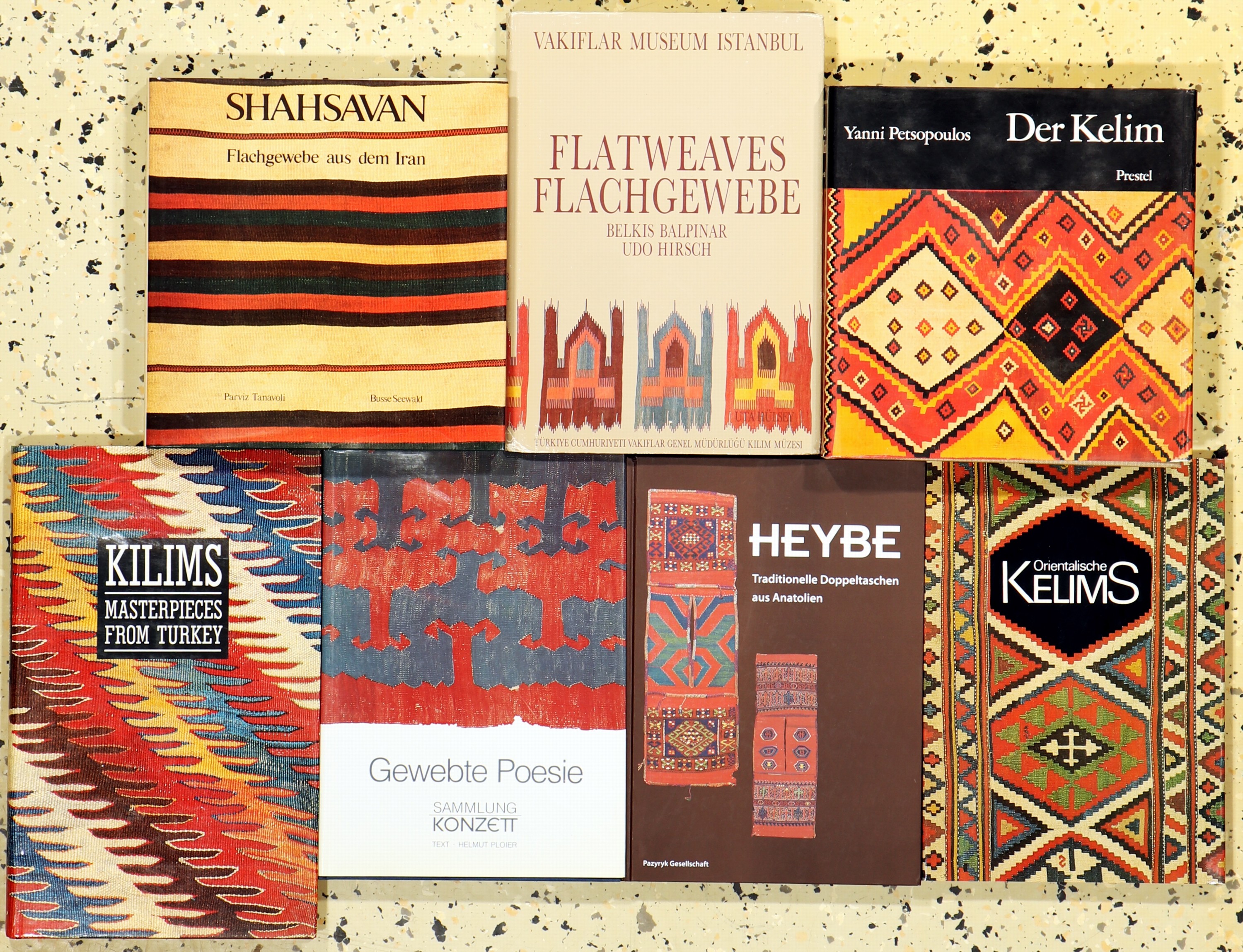 Konvolut 7 Bücher Kelim Literatur. Kelims und Flachgewebe aus Persien und Türkei