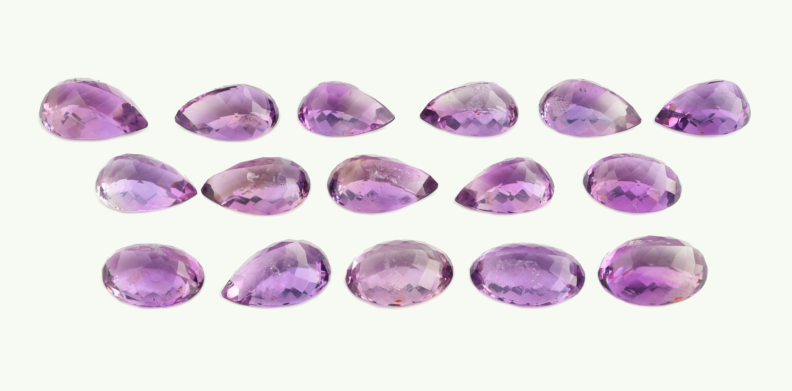 Detail a: Lot 17 lose facett. Amethyste, zus. 165.5 ct, oval und Tropfenform