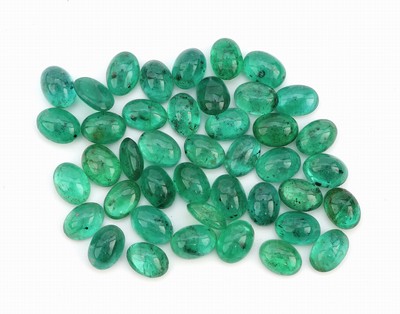 Image Lot lose Smaragde, zus. 35.30 ct, ovale Cabochons, in versch. Farbnuancen ...
