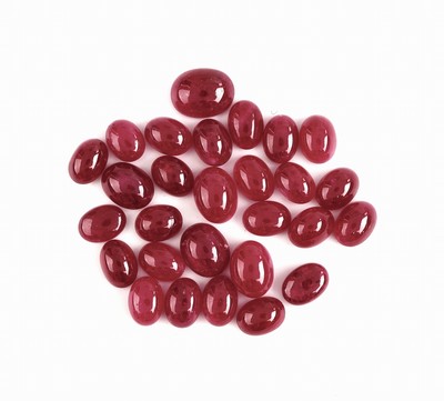 Image Lot lose Rubine, zus. 39.80 ct, ovale Cabochons, in versch. Farbnuancen Schätzpreis: ...