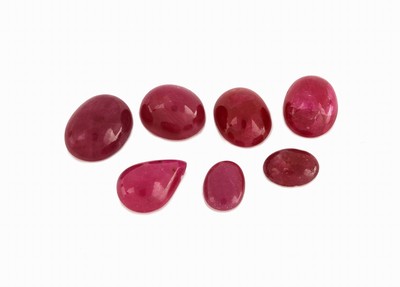 Image Lot 7 lose Rubine, zus. 24.95 ct, ovale Cabochons, 1 x Tropfen, versch. Farbnuancen, beh. ...