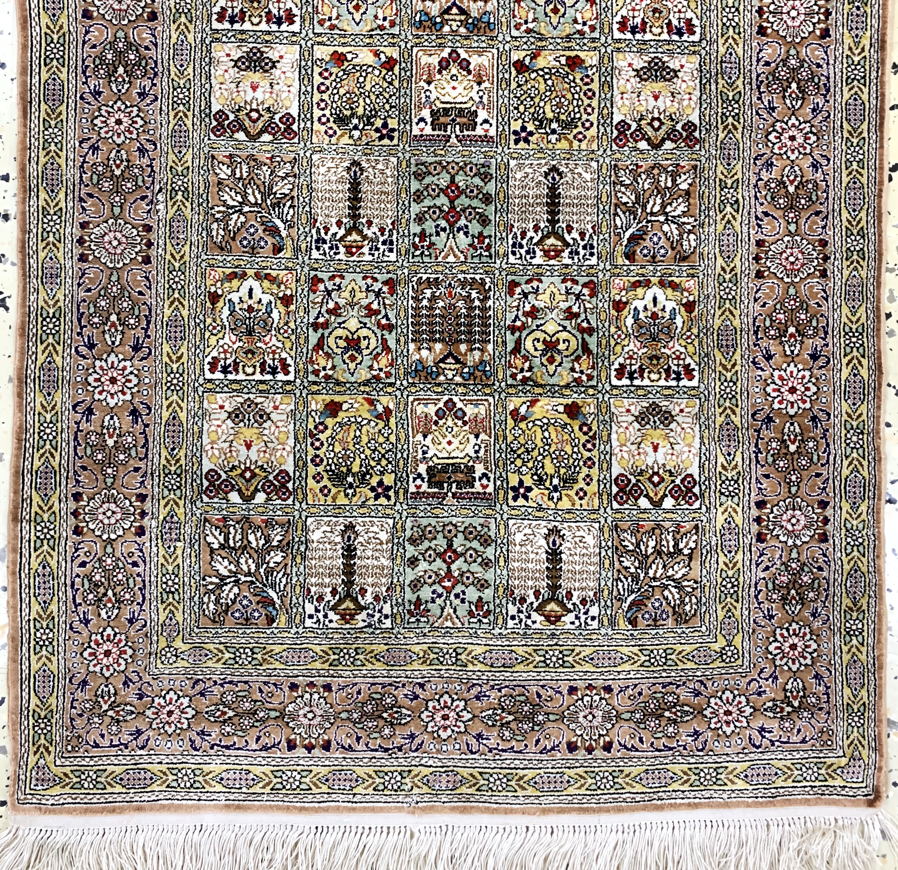 Detail b: Ghom Seide fein, China, Ende 20.Jhd, reine Naturseide, ca. 124 x 65 cm, ca. 1,0 Mio. Kn/qm, EHZ: 2