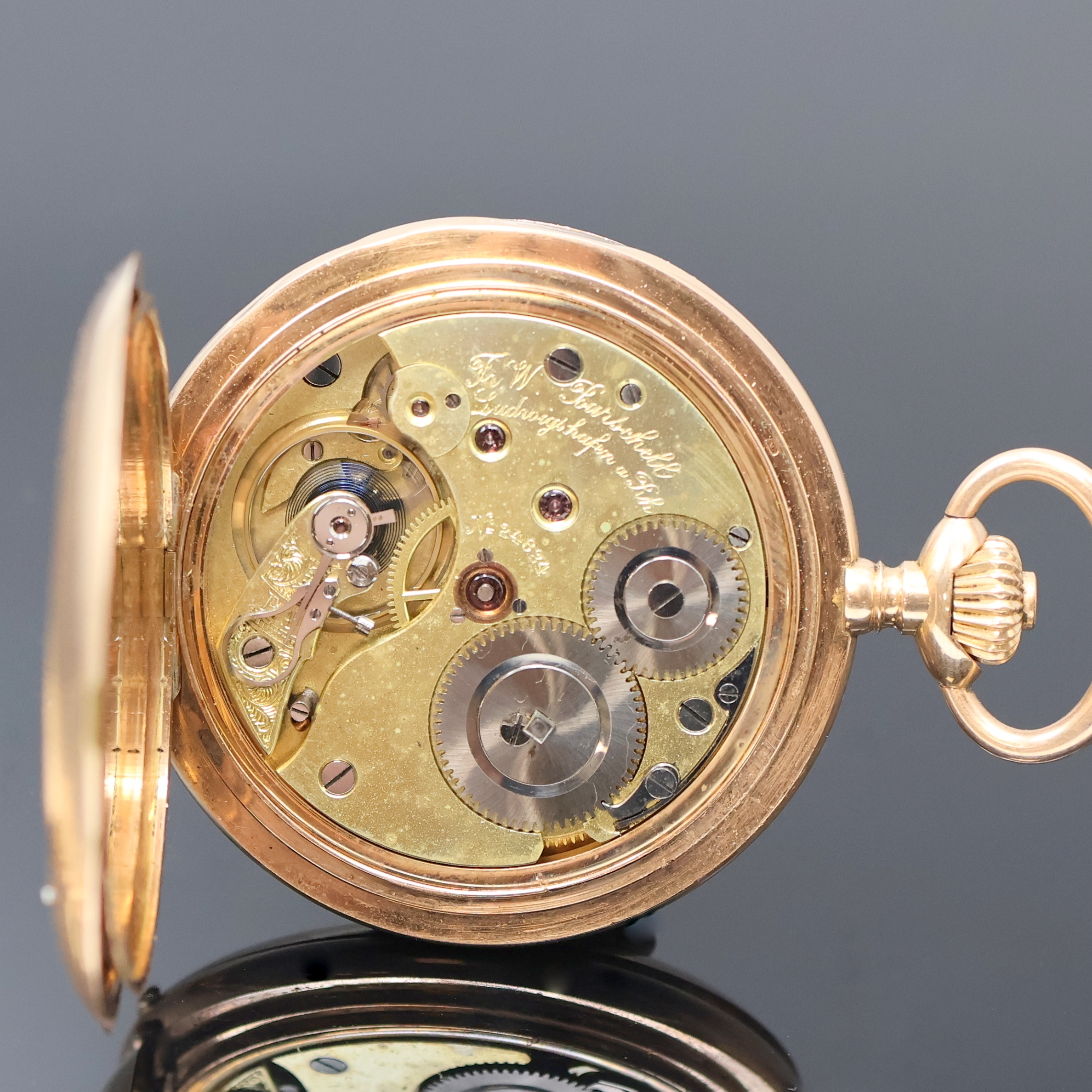 Detail g: FRIEDRICH WILHELM BURSCHELL Savonette in RG 585/000, Deutschland um 1907, 3 Deckel Goldgeh. dell., beids. guill., Sprungdeckel m. Monogramm, ...