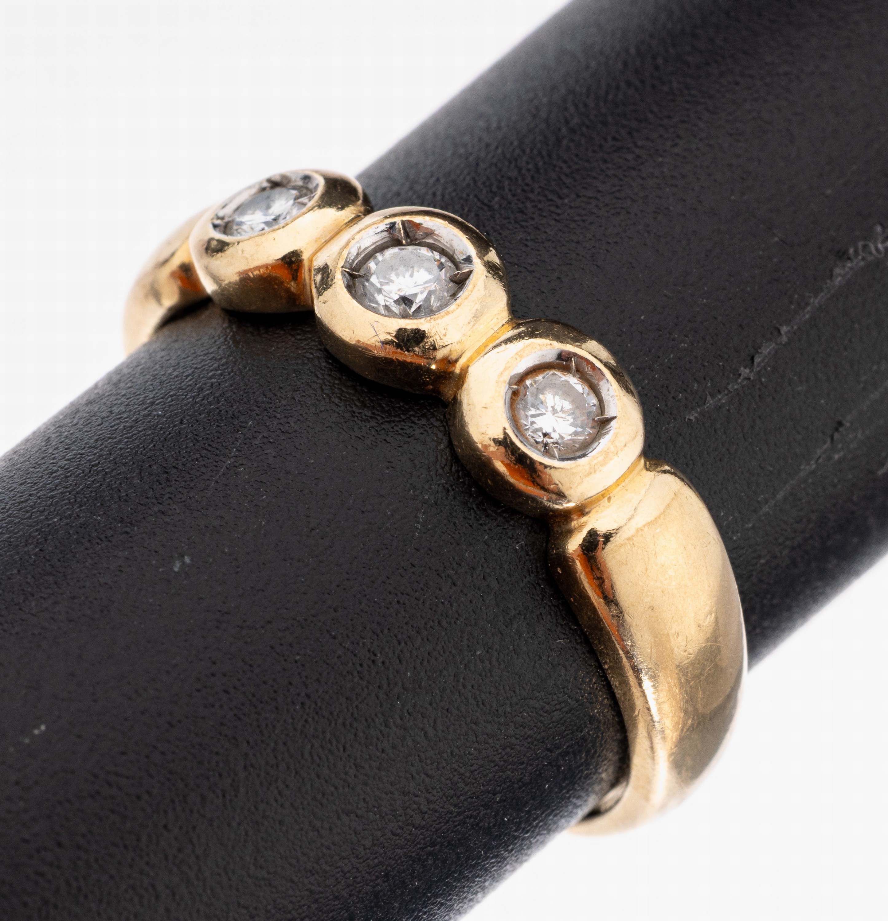 14 kt Gold Brillant-Ring, GG 585/000, 3 Brillanten zus. ca. 0.21 ct Weiß/si, RW 60, ca. 3.7 g
