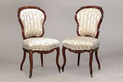 Image 26962990 - Paar Stühle, um 1860/70, Mahagoni massiv, neu gepolstert und bezogen entsprechend ...