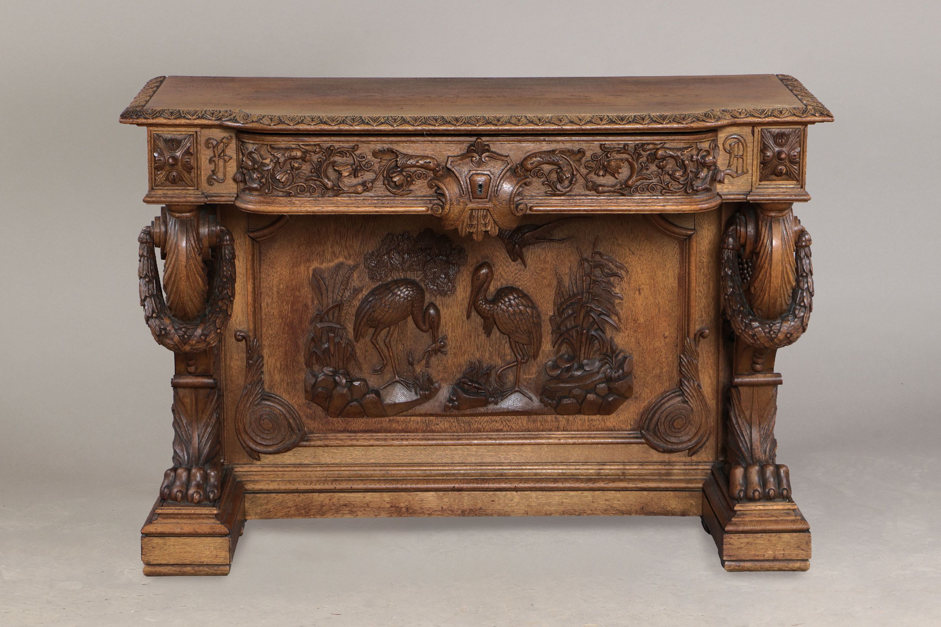 Prächtige Wandkonsole, deutsch, um 1880/90, Historismus, Eiche massiv, kassettiert, Mittelteil leicht vorspringend, integrierte Schubladen, ...