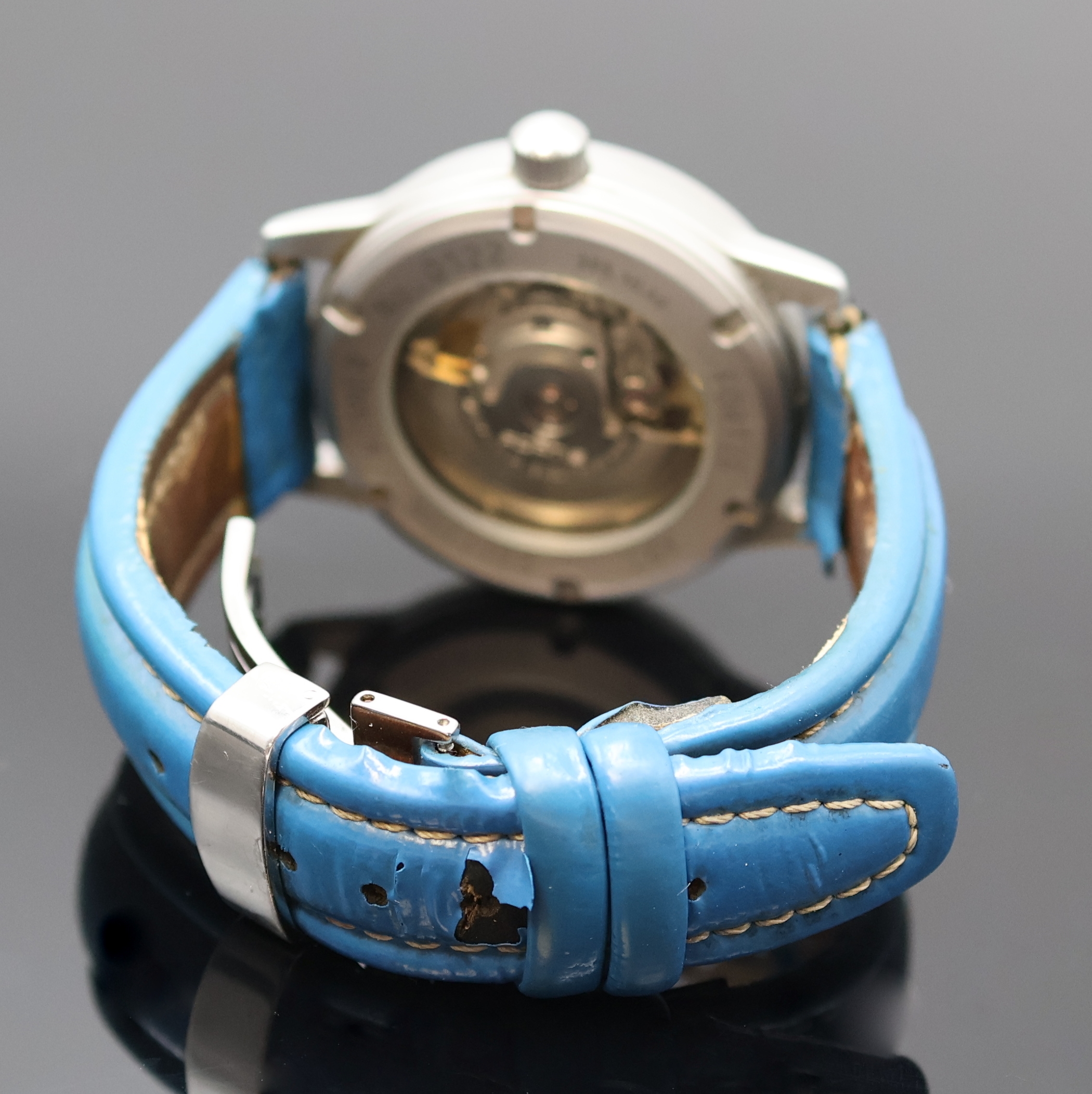 Detail b: FORTIS Edition Art Winner Herrenarmbanduhr, Schweiz um 2005, Automatik, matt. Stahlgeh. beids. vergl., Boden u. Krone verschr., mehrfarb. Zifferbl. ...
