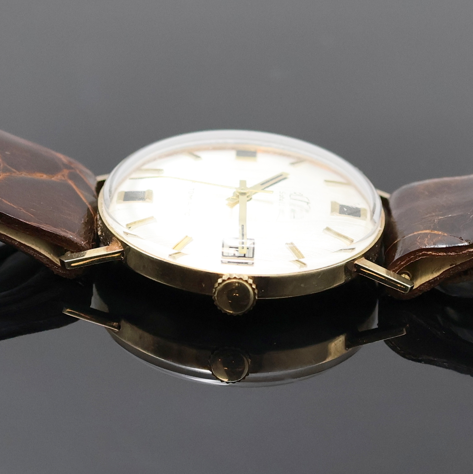Detail c: ROMINA Satellit Armbanduhr in GG 585/000, Schweiz um 1975, Automatik, Monocoque-Geh., silb. Strukturzifferbl. m. gold. Std.-Ind. u. Zeigern, Datum b. ...