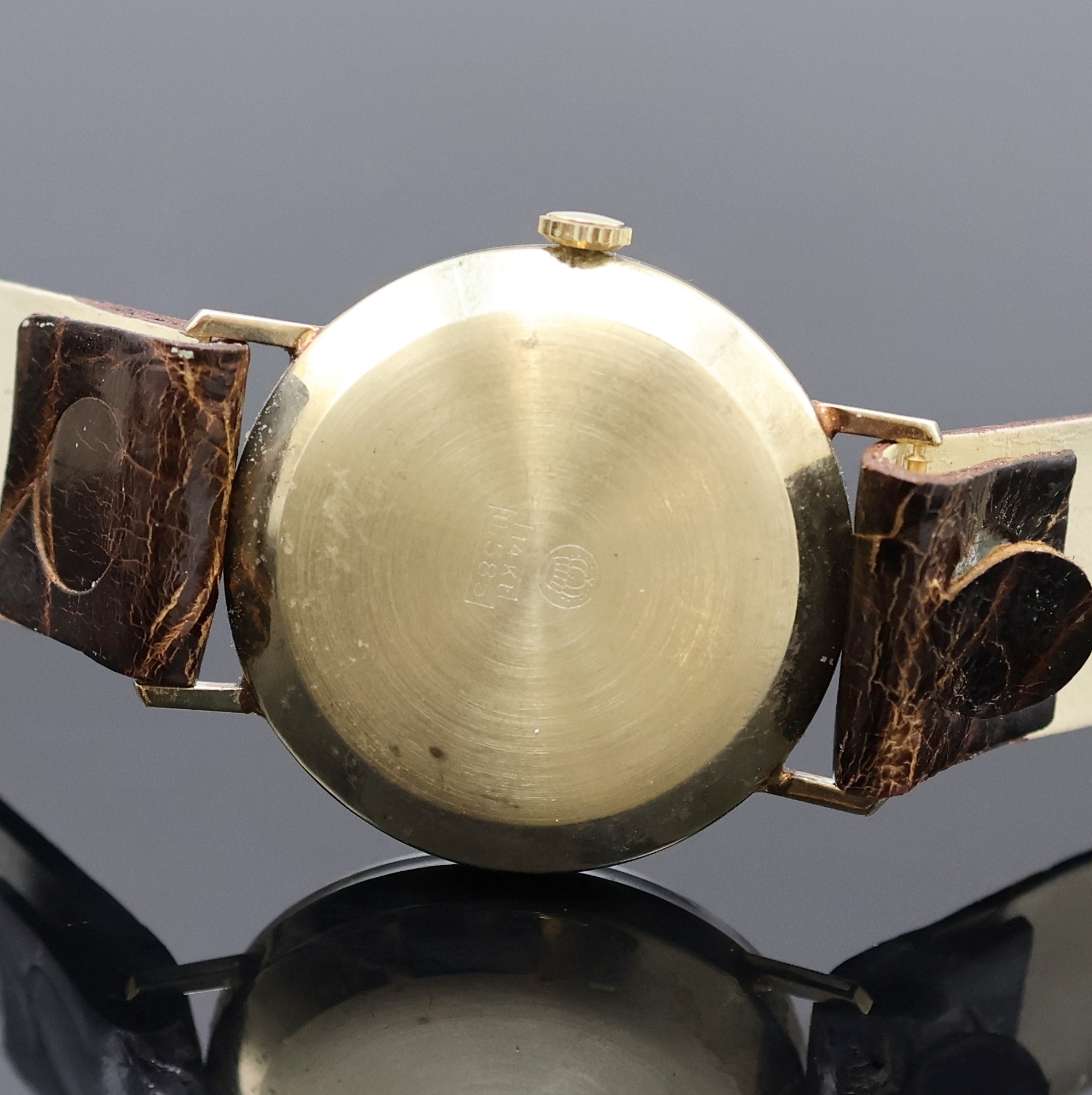 Detail d: ROMINA Satellit Armbanduhr in GG 585/000, Schweiz um 1975, Automatik, Monocoque-Geh., silb. Strukturzifferbl. m. gold. Std.-Ind. u. Zeigern, Datum b. ...