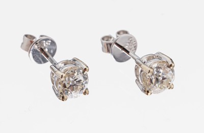 Image 26963823 - Paar 14 kt Gold Diamant-Ohrstecker, WG 585/000, 2 Altschliffdiamanten zus. ca. 0.86 ct ...