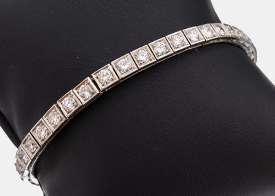 Image 18 kt Gold Brillant-Armband, WG 750/000, 25 Brillanten um Verlauf zus. ca. 5.00 ct ...