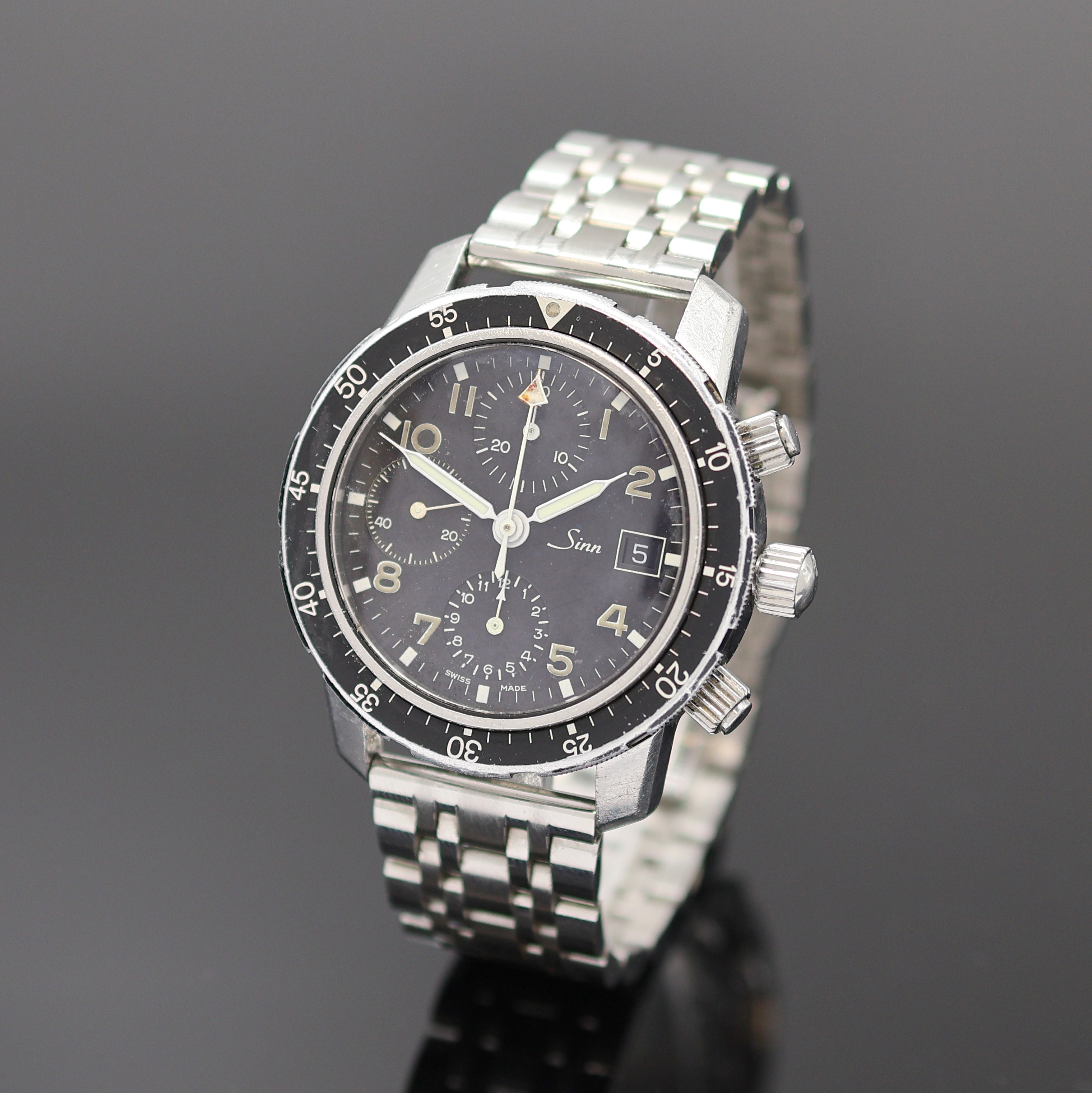 SINN Armbanduhr mit Chronograph, Schweiz/Deutschland um 1990, beids. vergl., Boden und Drücker verschr., neutr. Gliederband m. dopp. Faltschl., ...