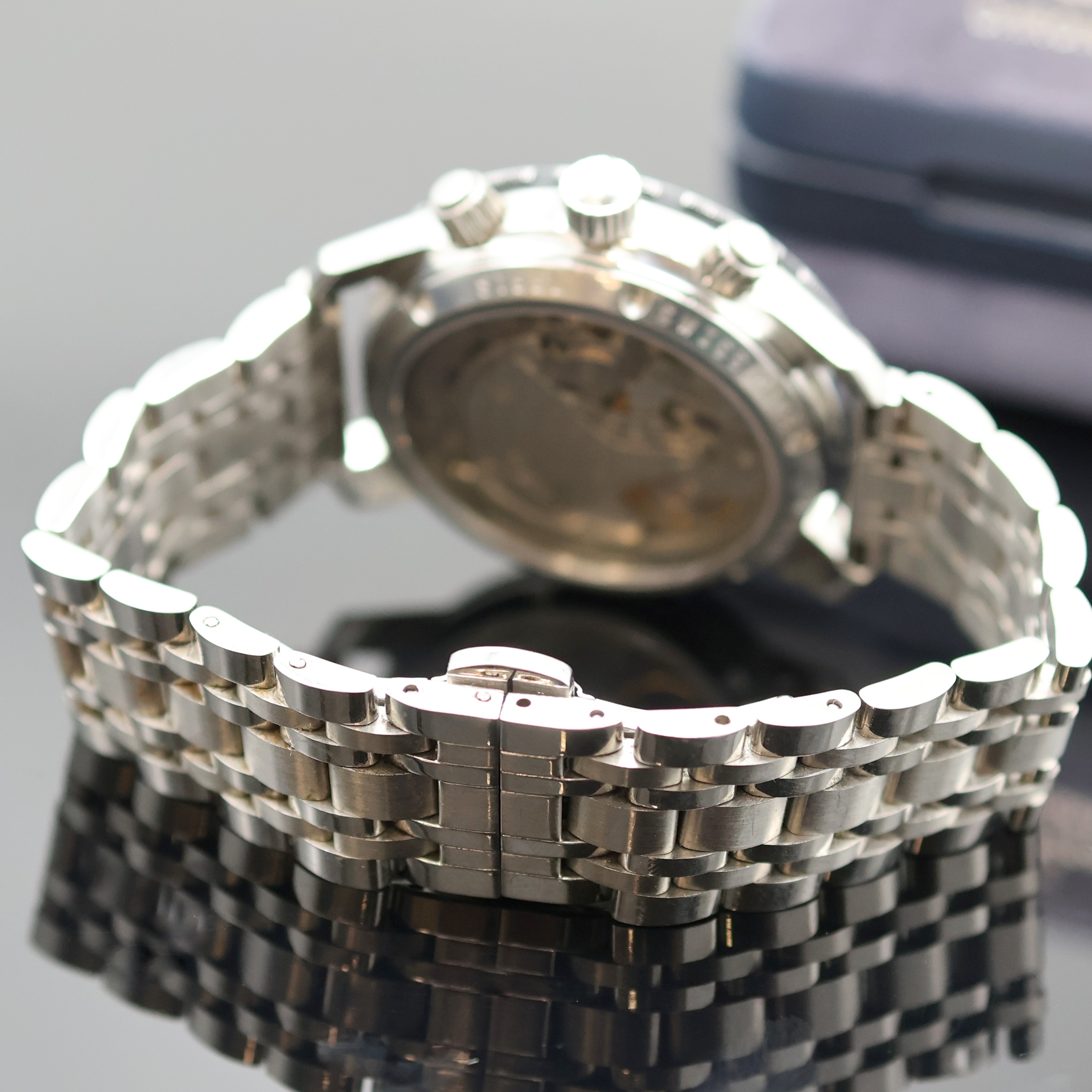 Detail b: SINN Armbanduhr mit Chronograph, Schweiz/Deutschland um 1990, beids. vergl., Boden und Drücker verschr., neutr. Gliederband m. dopp. Faltschl., ...