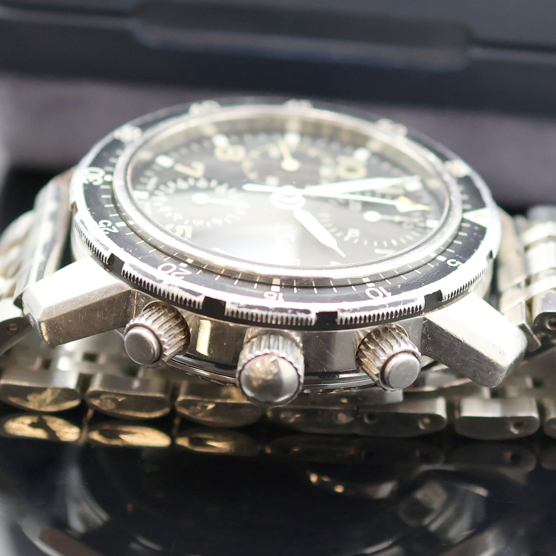 Detail c: SINN Armbanduhr mit Chronograph, Schweiz/Deutschland um 1990, beids. vergl., Boden und Drücker verschr., neutr. Gliederband m. dopp. Faltschl., ...