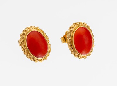 Image Paar 18 kt Gold Korallen-Ohrstecker, GG 750/000, 2 ovale Korallen-Cabochons, Rahmung ...