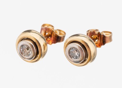 Image 26963990 - Paar 14 kt Gold Brillant-Ohrstecker, GG/WG 585/000, 2 in WG gefasste Brillanten zus. ...