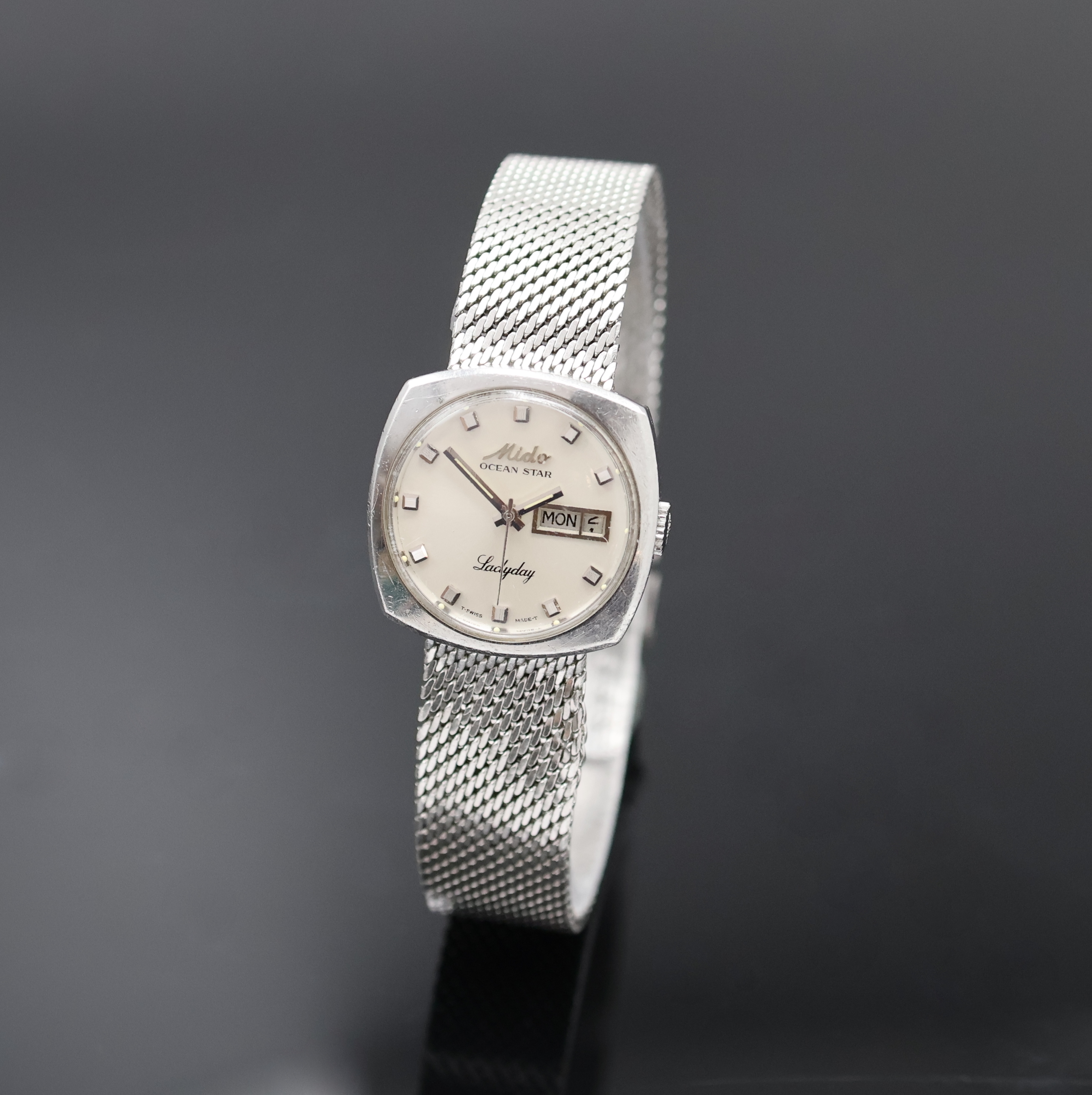 MIDO Damenarmbanduhr Ocean Star Ladyday Referenz 7119, Automatik, Schweiz 1970er Jahre, Monocogue-Geh. inkl. Milanaiseband (l. def.), silb. Zifferbl. ...