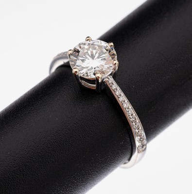 Image 26964020 - 18 kt Gold Brillant-Ring, WG 750/000, mittig Brillant ca. 1.17 ct feines Weiß ...