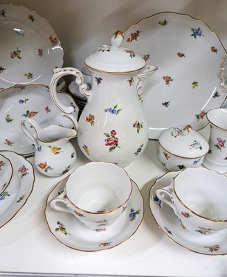 26964021b - Kaffeeservice für 12 Personen, Hutschenreuther, Dekor gestreute Blumen, ...