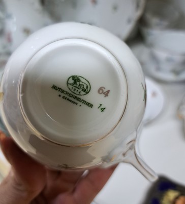 26964021f - Kaffeeservice für 12 Personen, Hutschenreuther, Dekor gestreute Blumen, ...