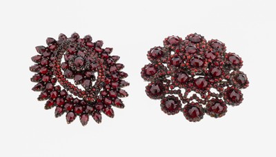 Image 26964056 - Granat-Konvolut, um 1880-90, Metall verg., best. aus: 1 Brosche, Aufbau in mehreren ...
