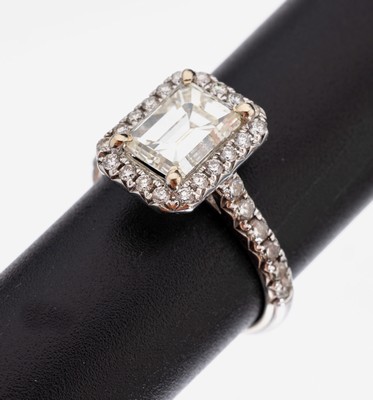 Image 18 kt Gold Diamant-Ring, WG 750/000, mittigDiamant im Emerald Cut ca. 2.10 ct ...
