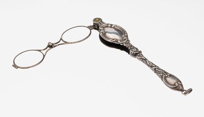 Image Lorgnette, um 1880-90, 800er Silber, wohl deutsch, reiches Dekor mit Rocaillen, Voluten ...