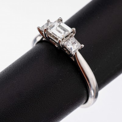 Image 26964079 - Platin Diamant-Ring, Pt. 950/000, mittiger Diamant im Emerald Cut ca. 0.50 ct ...
