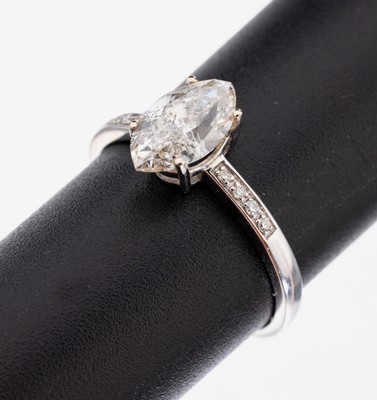 Image 26964085 - 18 kt Gold Diamant-Ring, WG 750/000, mittigDiamant-Navette ca. 1.05 ct Weiß/p2, ...