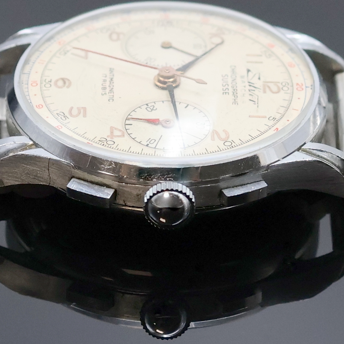 Detail c: SILVER WATCH / CHRONOGRAPHE SUISSE Armbandchronograph, Handaufzug, Schweiz um 1950, verchr. Geh., Edelstahlboden und Glasrand aufgedr., neutr. ...