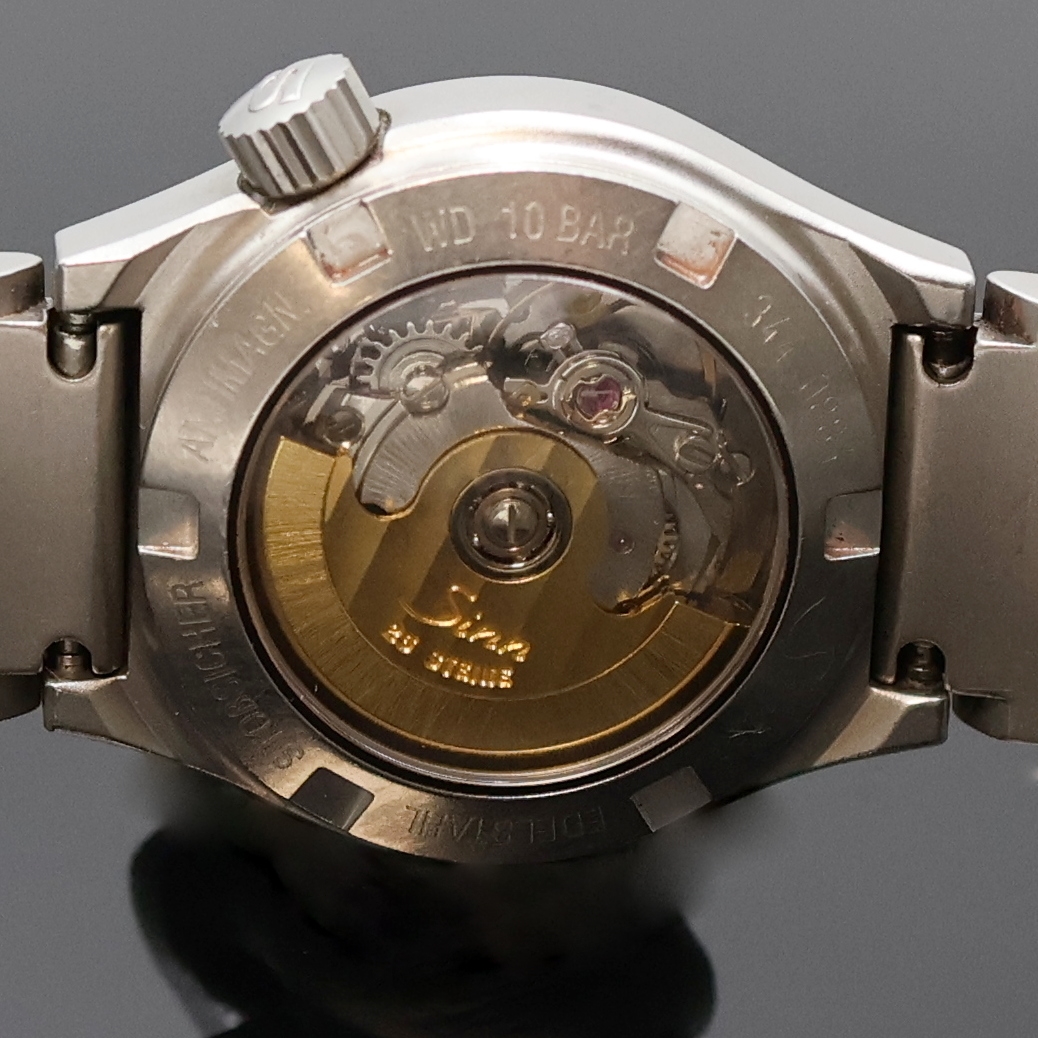 Detail d: SINN Damenarmbanduhr Referenz 344, Automatik, Schweiz / Deutschland um 2000, Edelstahlgeh. inkl. Gliederband m. dopp. Faltschl., Boden und Krone ...