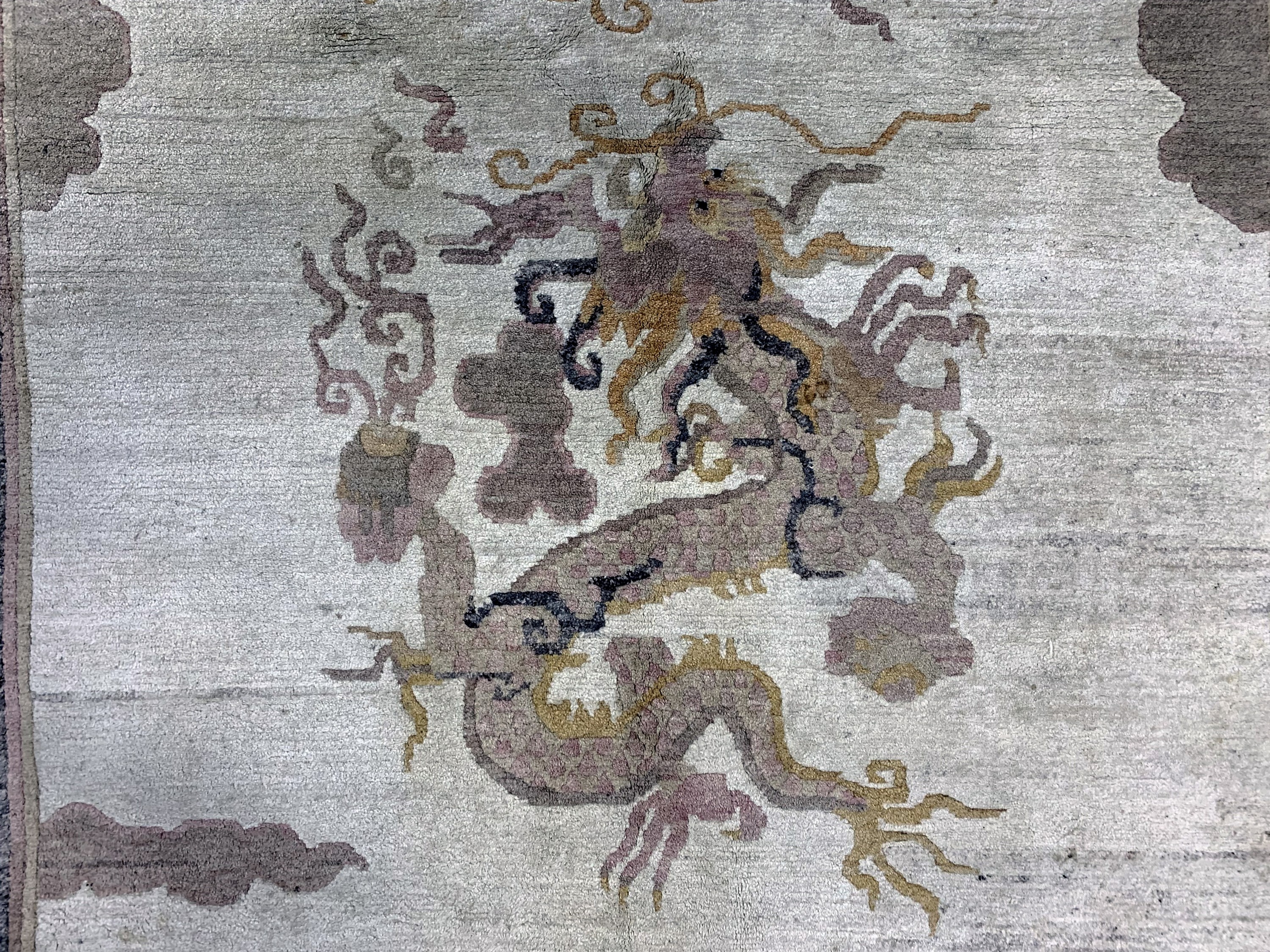 Detail a: "Drachen-Teppich", Mongolei, Mitte 20.Jhd, Wolle auf Baumwolle, ca. 198 x 150 cm, Reinigungsbedürftig, EHZ: 2