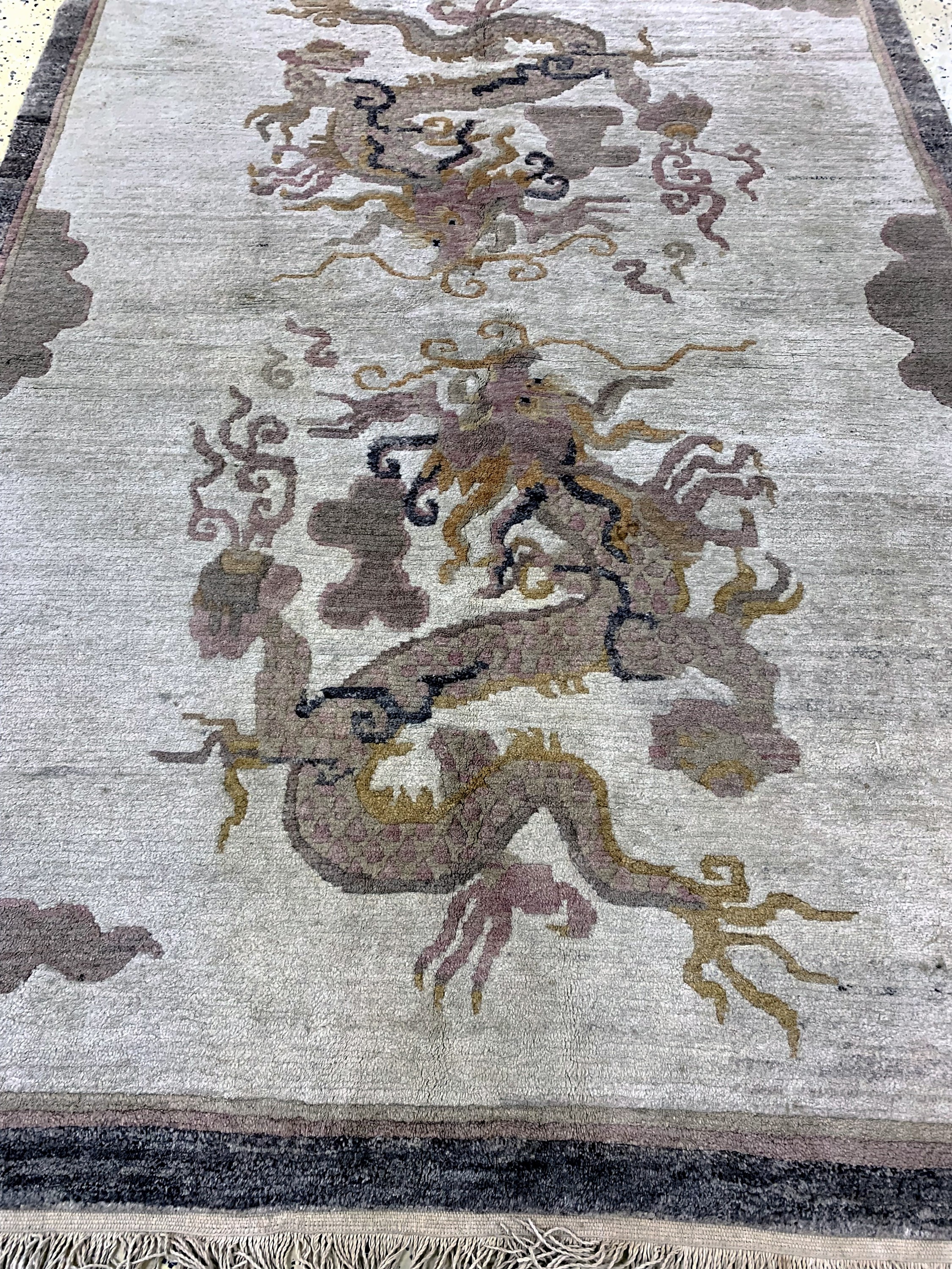 Detail c: "Drachen-Teppich", Mongolei, Mitte 20.Jhd, Wolle auf Baumwolle, ca. 198 x 150 cm, Reinigungsbedürftig, EHZ: 2