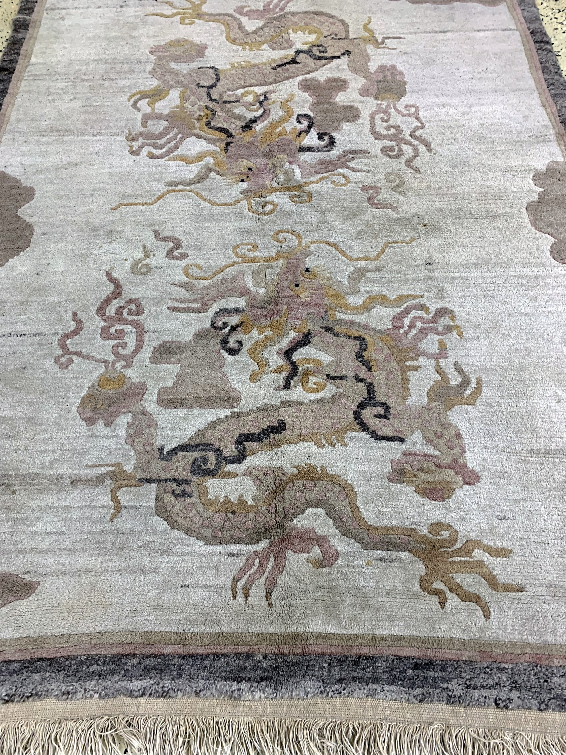 Detail d: "Drachen-Teppich", Mongolei, Mitte 20.Jhd, Wolle auf Baumwolle, ca. 198 x 150 cm, Reinigungsbedürftig, EHZ: 2