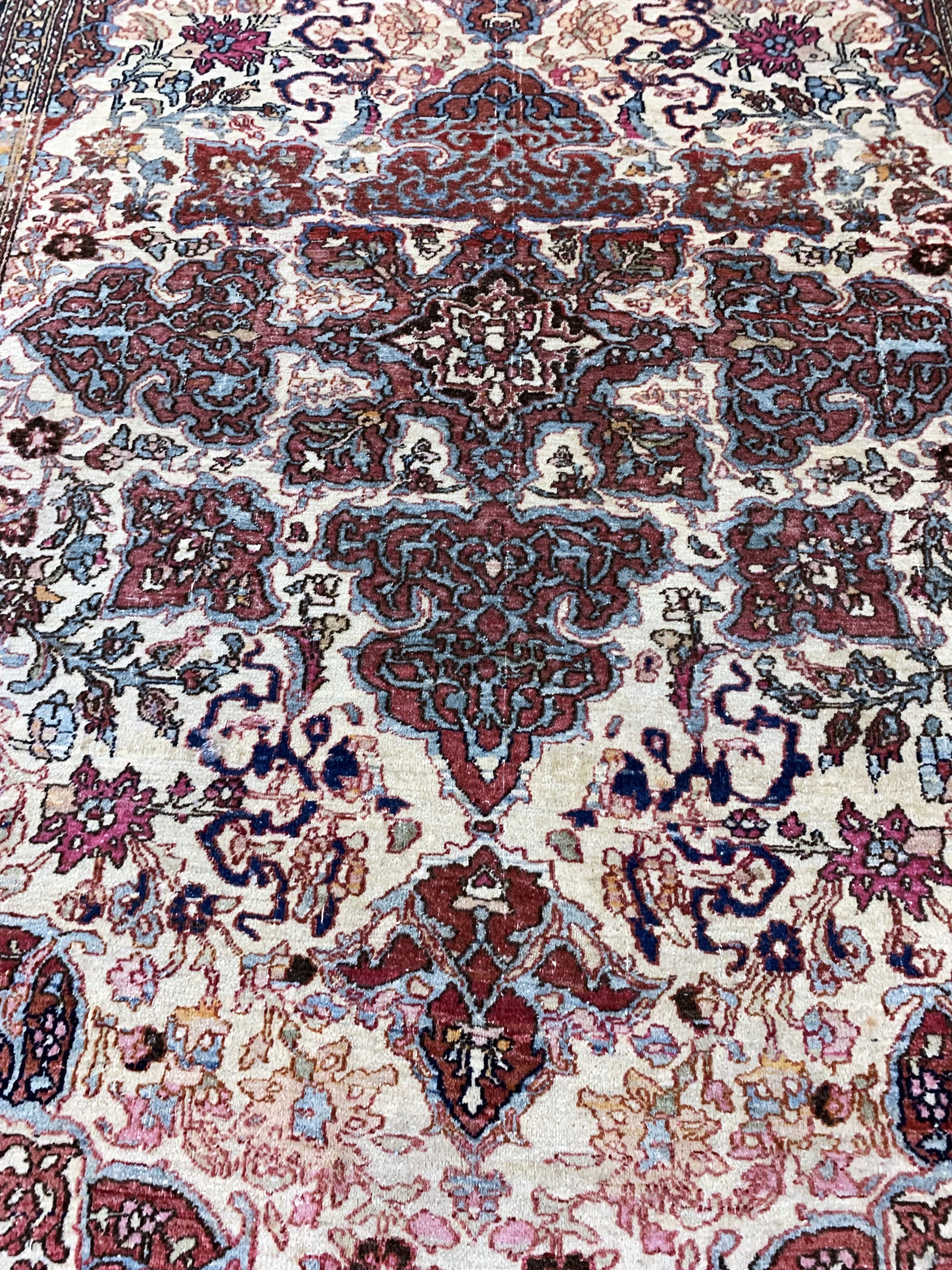 Detail c: Esfahan antik, Persien, um 1900, Wolle auf Baumwolle, ca. 200 x 140 cm, EHZ: 3