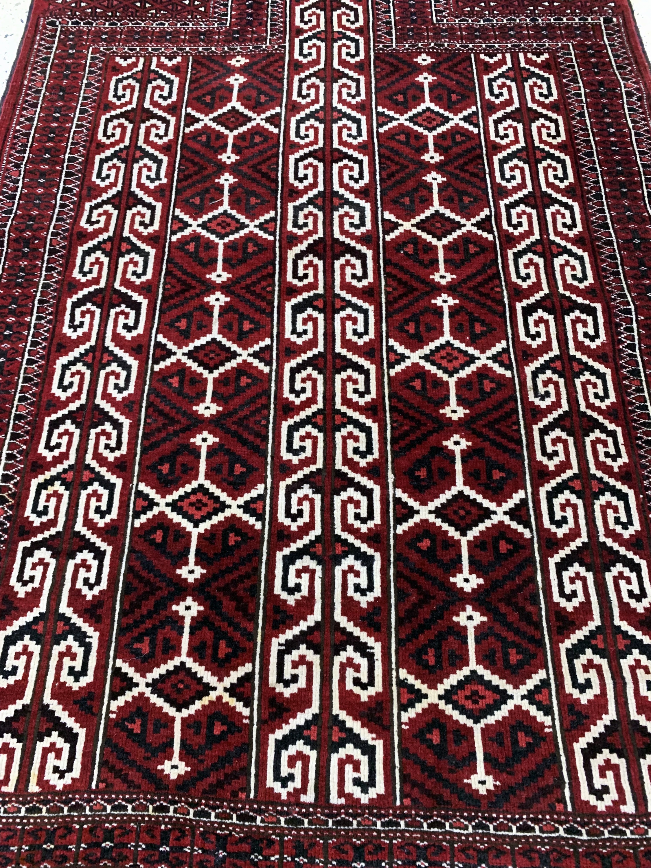 Detail b: Yomud"Namazlik", Turkmenistan, Mitte 20.Jhd, Wolle auf Wolle, ca. 150 x 100 cm, EHZ: 2