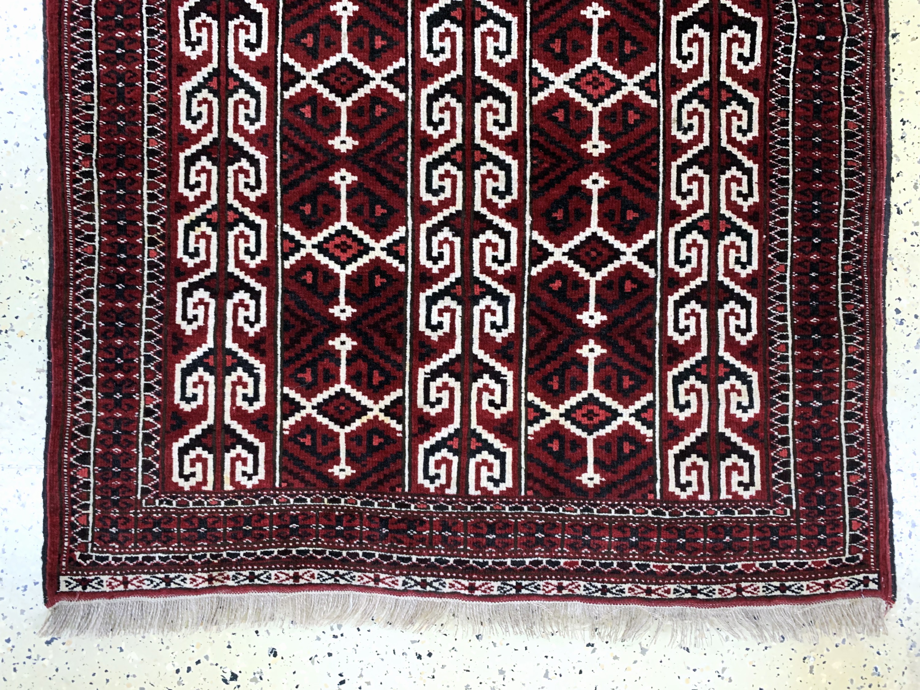 Detail c: Yomud"Namazlik", Turkmenistan, Mitte 20.Jhd, Wolle auf Wolle, ca. 150 x 100 cm, EHZ: 2