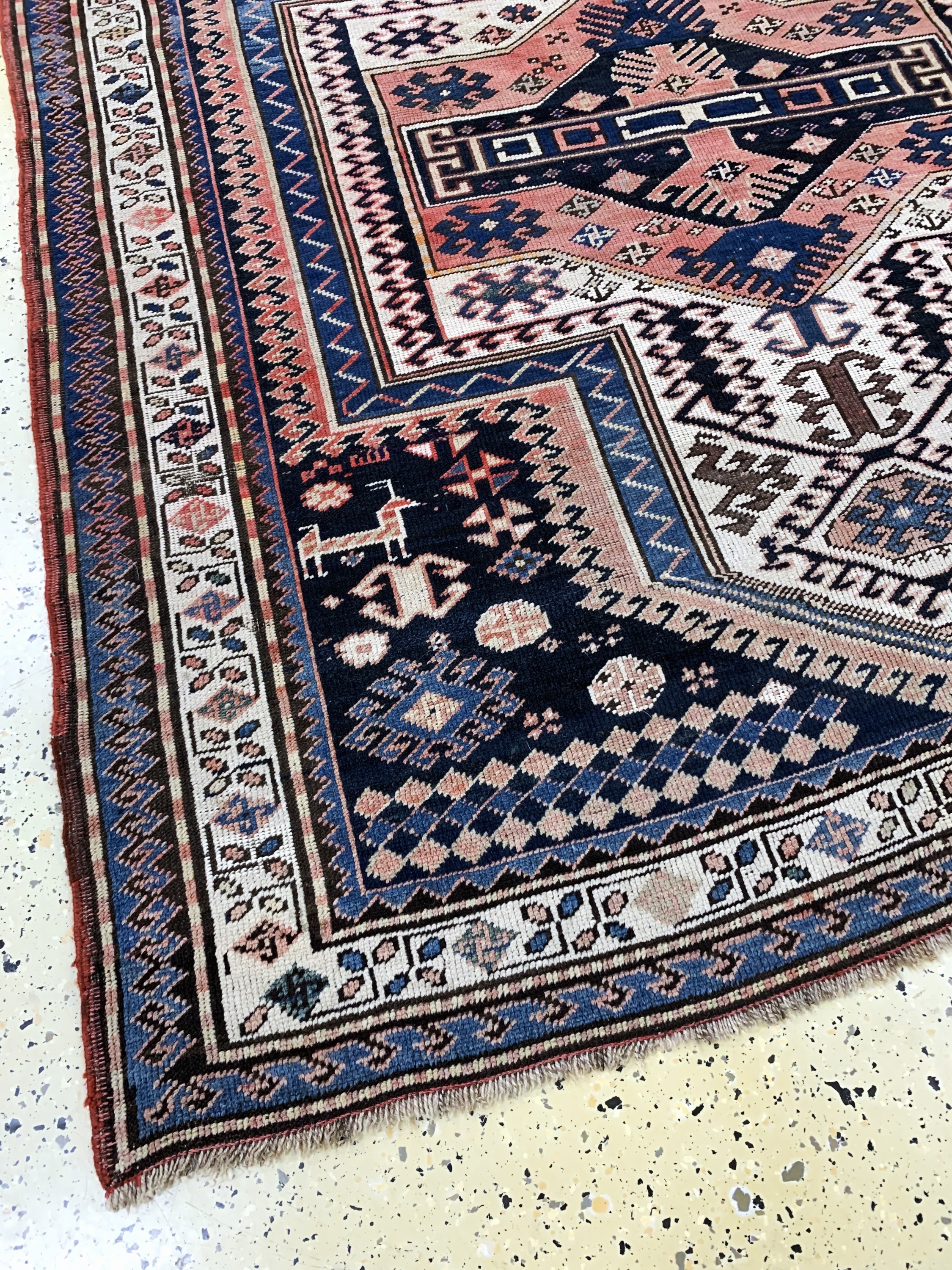Detail b: "Sewan"Kazak antik, Kaukasus, datiert 1323(1903), Wolle auf Wolle, ca. 200 x 165 cm,EHZ: 2-3(geflickte Stellen).