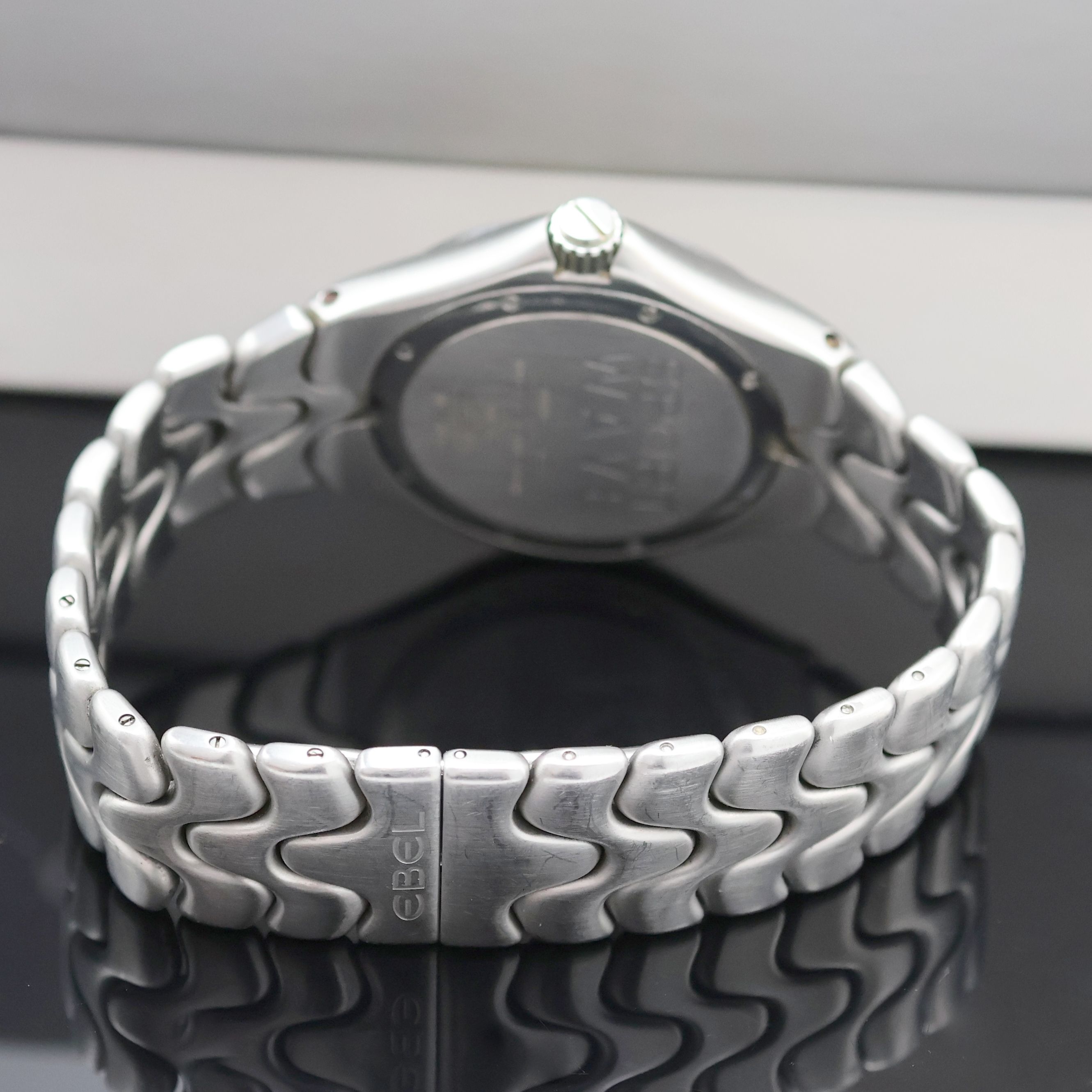 Detail b: EBEL Herrenarmbanduhr Sport Wave in Stahl Referenz 9955K41, Schweiz um 2005, quarz, Boden 8-fach verschr., Gliederband m. dopp. Faltschl., silb. ...
