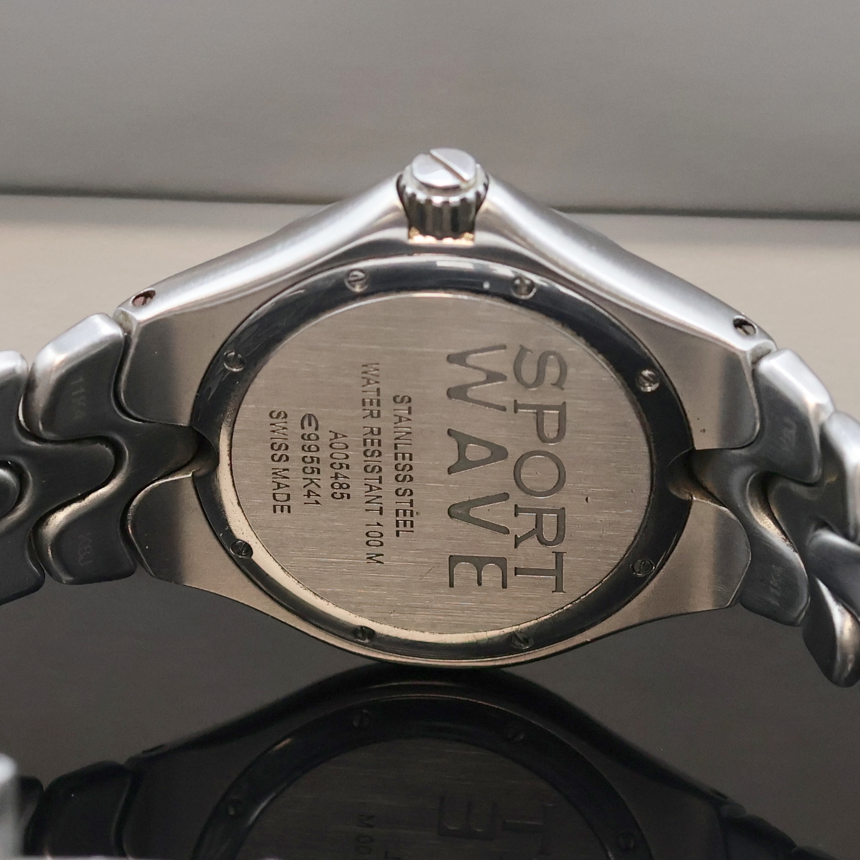 Detail d: EBEL Herrenarmbanduhr Sport Wave in Stahl Referenz 9955K41, Schweiz um 2005, quarz, Boden 8-fach verschr., Gliederband m. dopp. Faltschl., silb. ...