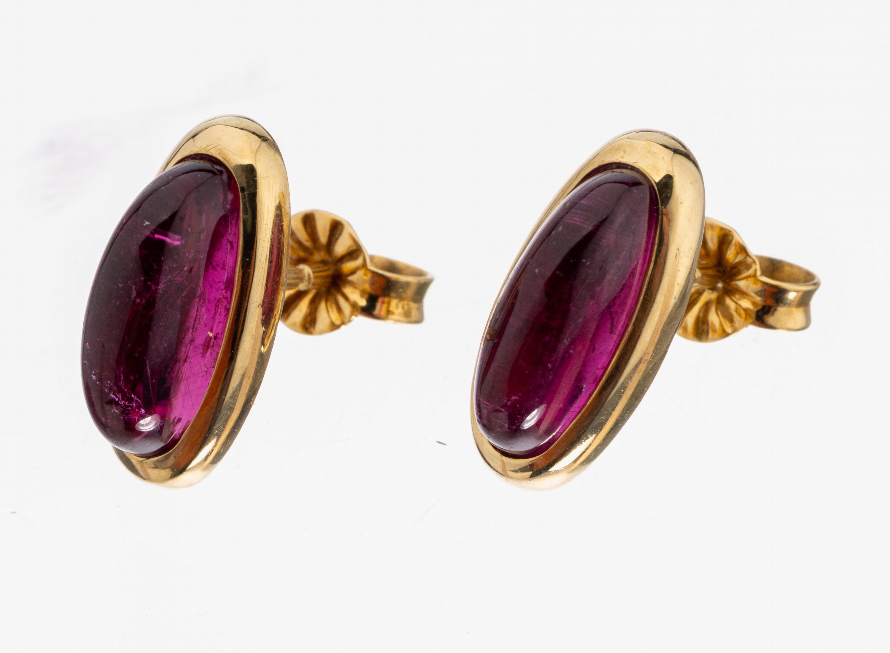 Paar 18 kt Gold Turmalin-Ohrstecker, GG 750/000, schlichte Gestaltung, 2 länglich ovale Turmalin-Cabochons zus. ca. 4.00 ct, ca. 4.4 g