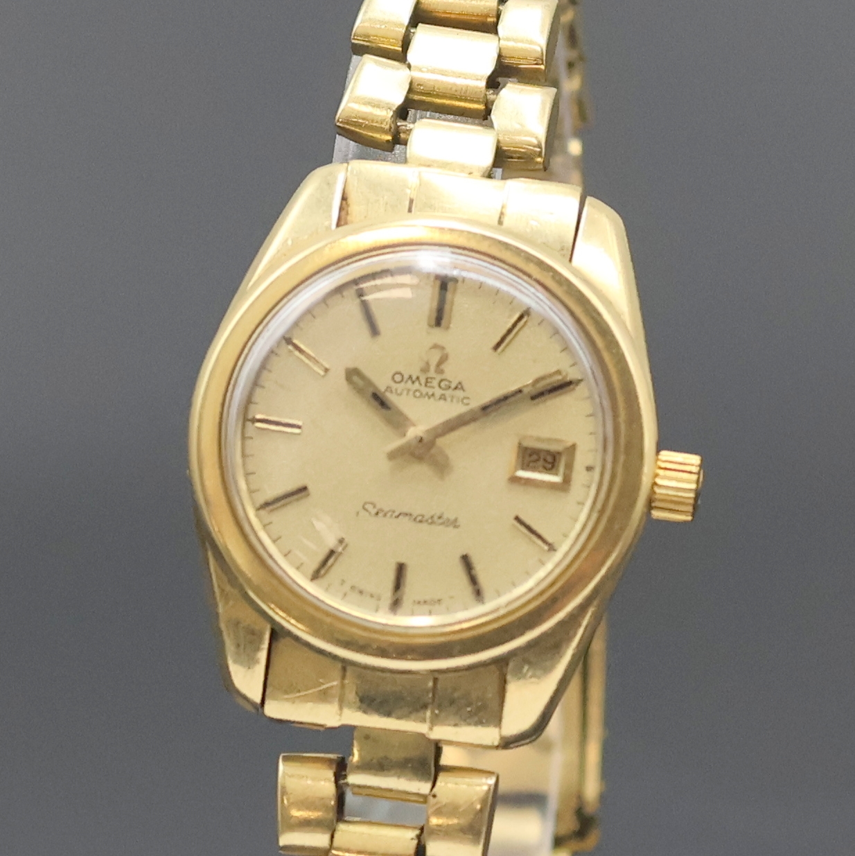 Detail a: OMEGA Seamaster Damenarmbanduhr in GG 750/000 Referenz 566.0013, Schweiz 1960er Jahre, Automatik, orig. Goldband m. Faltschl., verschr. Boden m. ...