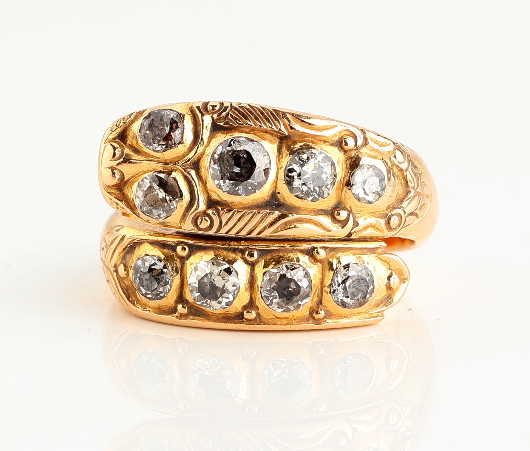 Detail a: 18 kt Gold Diamant-Schlangenring, um 1900, GG 750/000, 9 Altschliff-Diamanten zus. ca. 0.60 ct Weiß/p, verbödete Fassungen sek., graviert, ca. ...