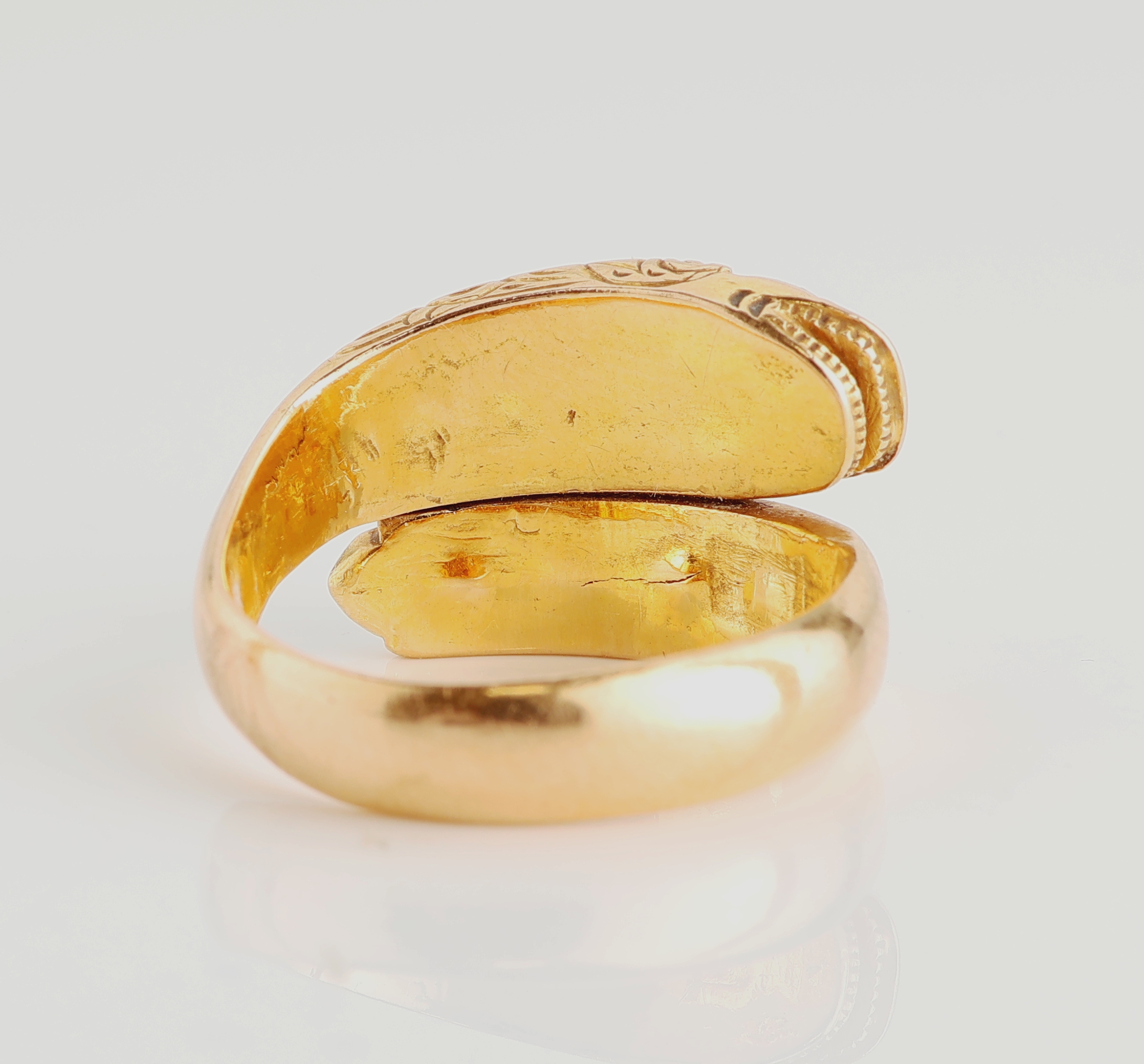 Detail b: 18 kt Gold Diamant-Schlangenring, um 1900, GG 750/000, 9 Altschliff-Diamanten zus. ca. 0.60 ct Weiß/p, verbödete Fassungen sek., graviert, ca. ...