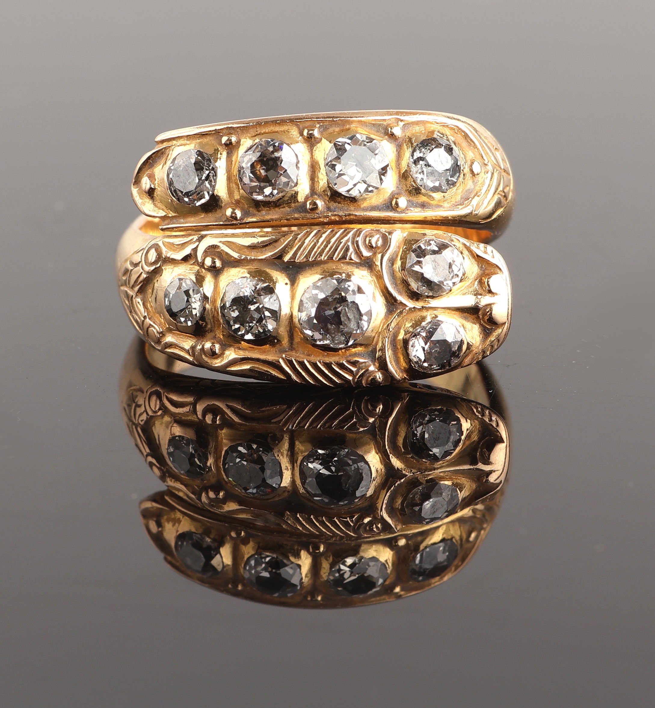 Detail c: 18 kt Gold Diamant-Schlangenring, um 1900, GG 750/000, 9 Altschliff-Diamanten zus. ca. 0.60 ct Weiß/p, verbödete Fassungen sek., graviert, ca. ...