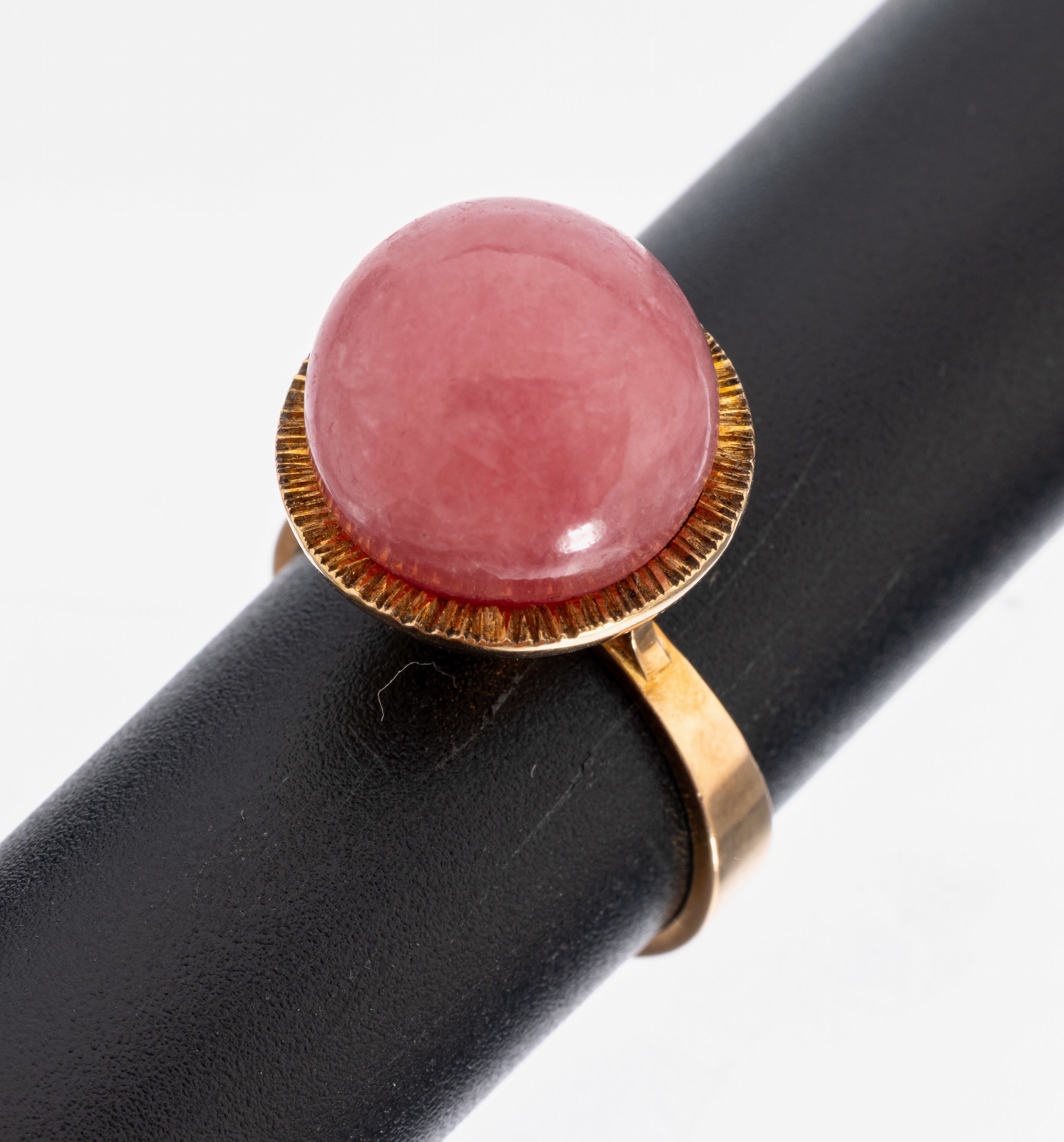 14 kt Gold Rhodochrosit-Ring, 1970er Jahre, GG 585/000, Rhodochrosit-Kugel, D. ca. 12.9 mm, RW 55, ca. 7.9 g