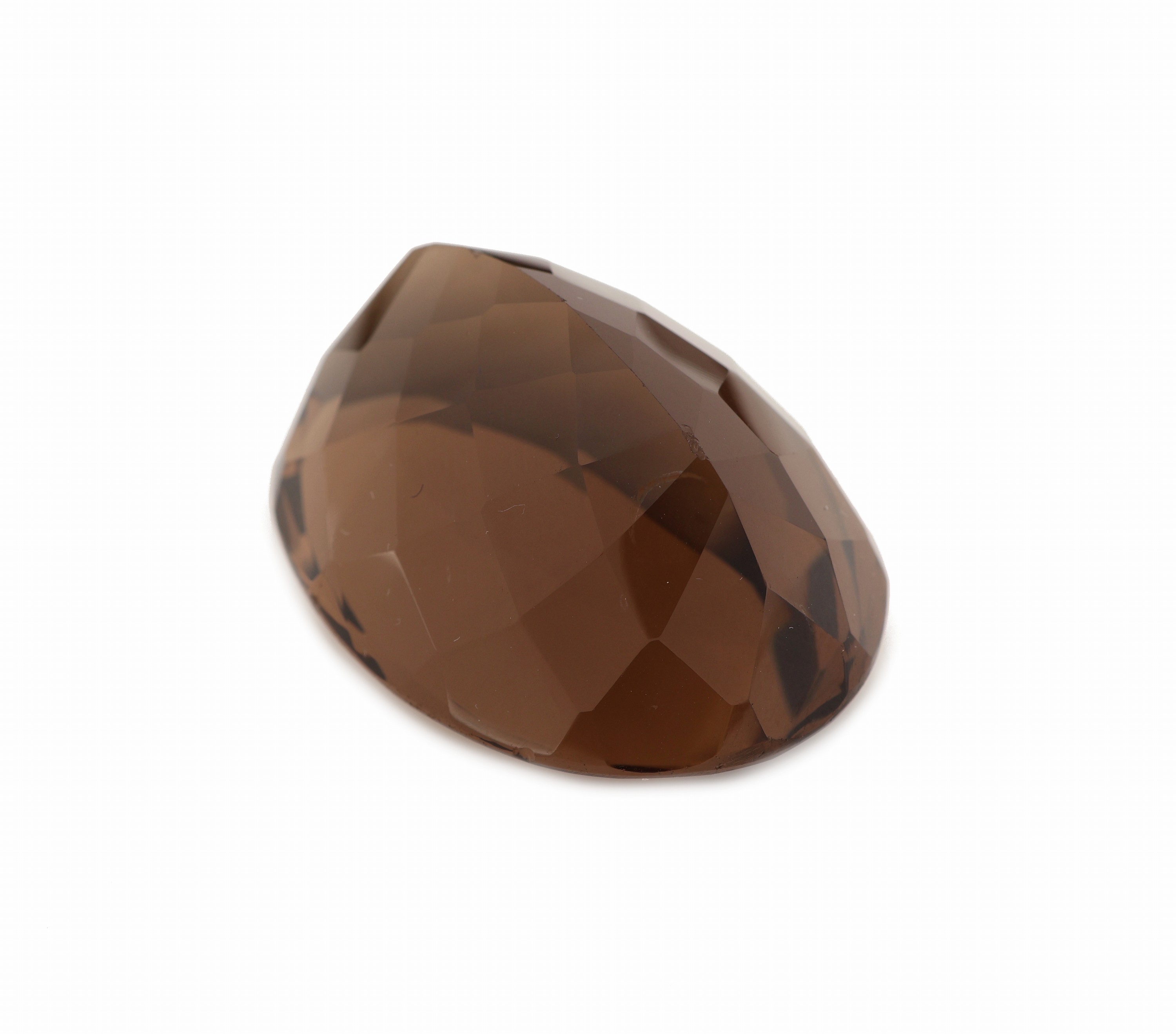 Detail b: Loser Rauchquarz, ovalfacett., ca. 117.5 ct, Kratzer auf Tafel
