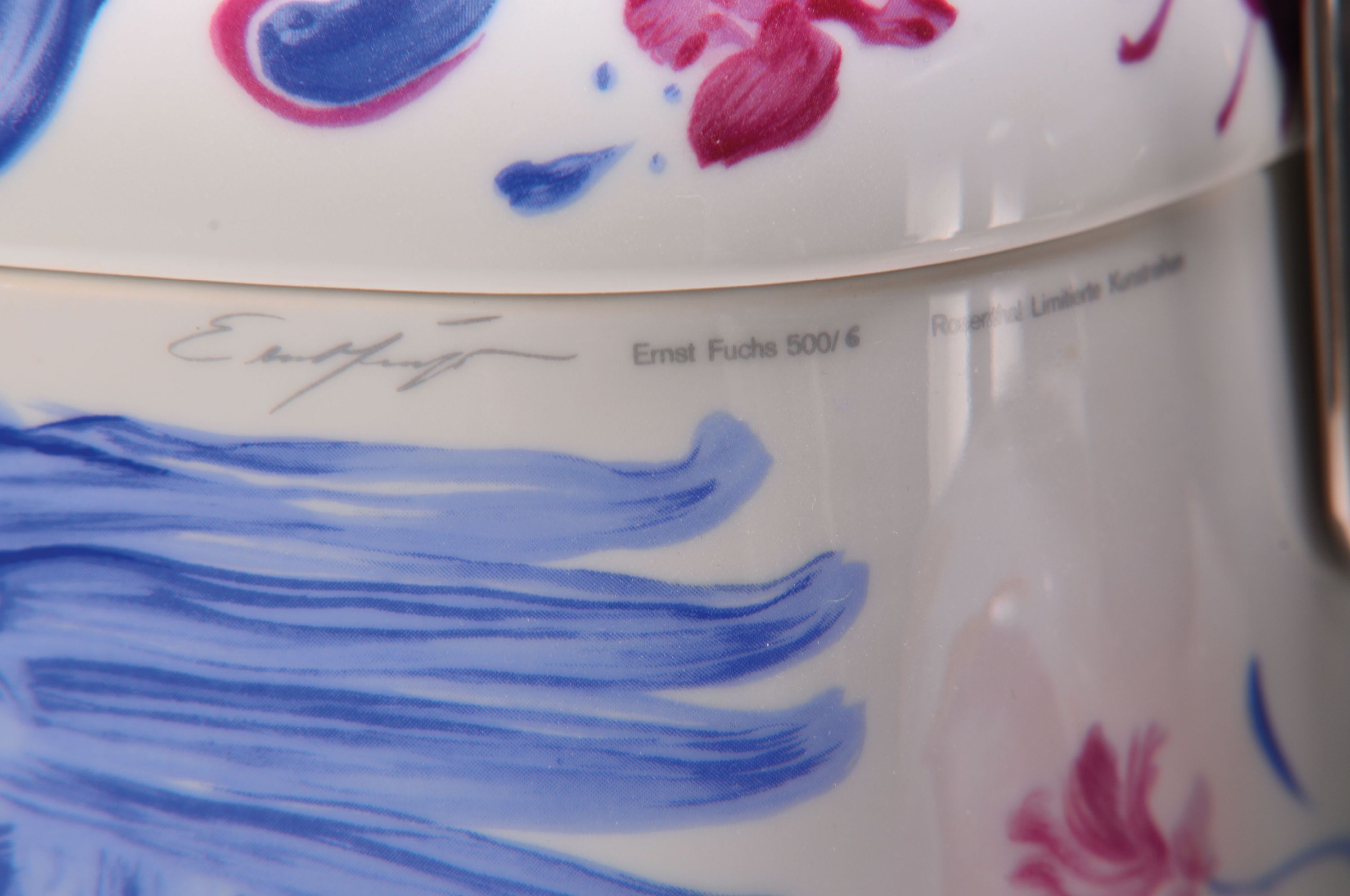 Detail a: Sog. Suomi Objekte, Teekanne und Deckeldose, Limitierte Kunstreihen, Rosenthal, Selb, um 1970, Porzellan, Entw. Ernst Fuchs, Ed. 6/500 bzw. 288/500, ...