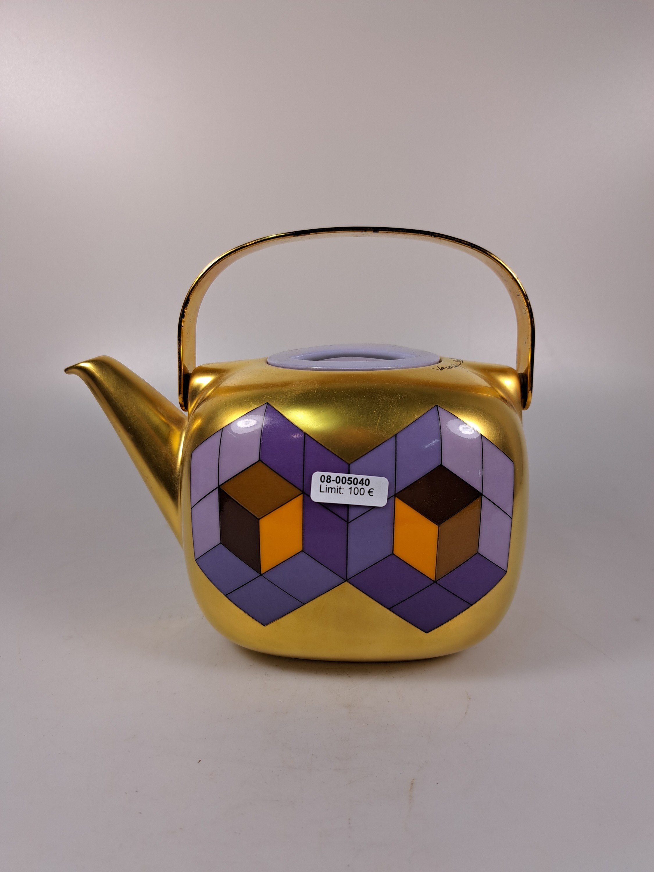Detail c: Sog. Suomi Objekt, Kaffeekanne, Limitierte Kunstreihen, Rosenthal, Selb, um 1970, Porzellan, Entw. Victor Vasarely, Ed. 6/500, Metallhenkel, ...