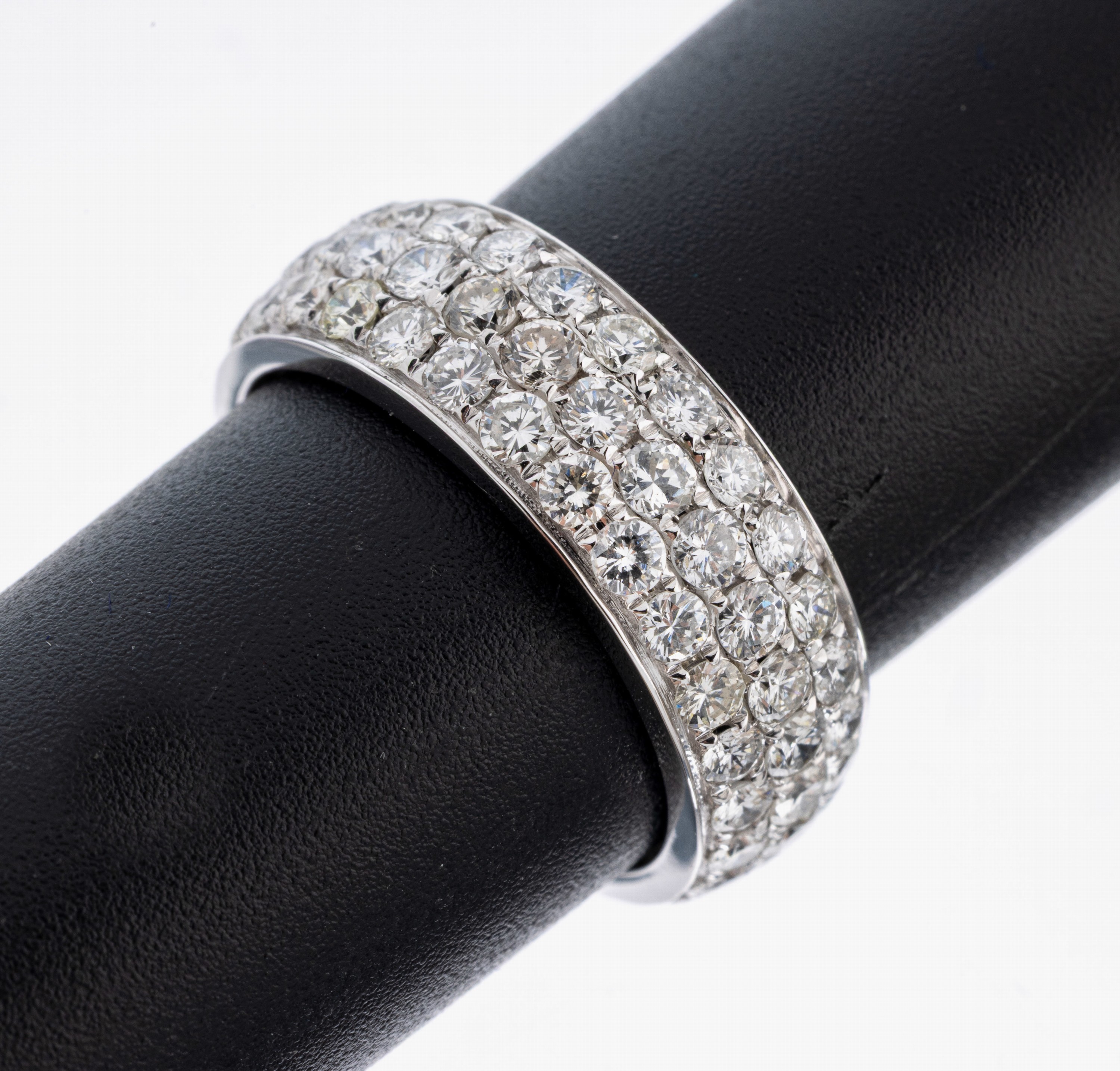 Image 26964306 - 14 kt Gold Brillant-Ring, WG 585/000, 3-rhg. bes. mit Brillanten zus. ca. 3.22 ct ...